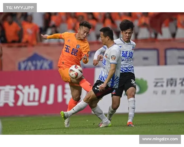 免签欧冠铁卫!布尔克空降云南,玉昆球迷燃爆接机现场 免签欧冠铁卫!布尔克空降云南,玉昆球迷燃爆接机现场